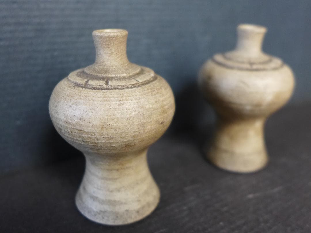 蔵出し　時代物　古瀬戸　大変古い花瓶　花器一対　小壺　白釉薬　古美術　骨董