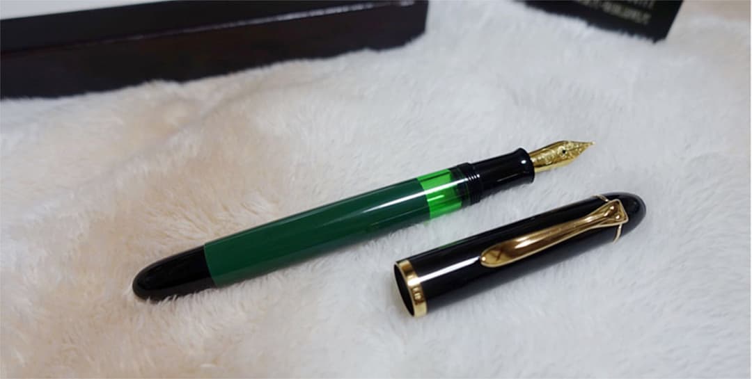 ☆新品 未使用 ペリカン 特別生産品 万年筆 M120 グリーンブラック F☆