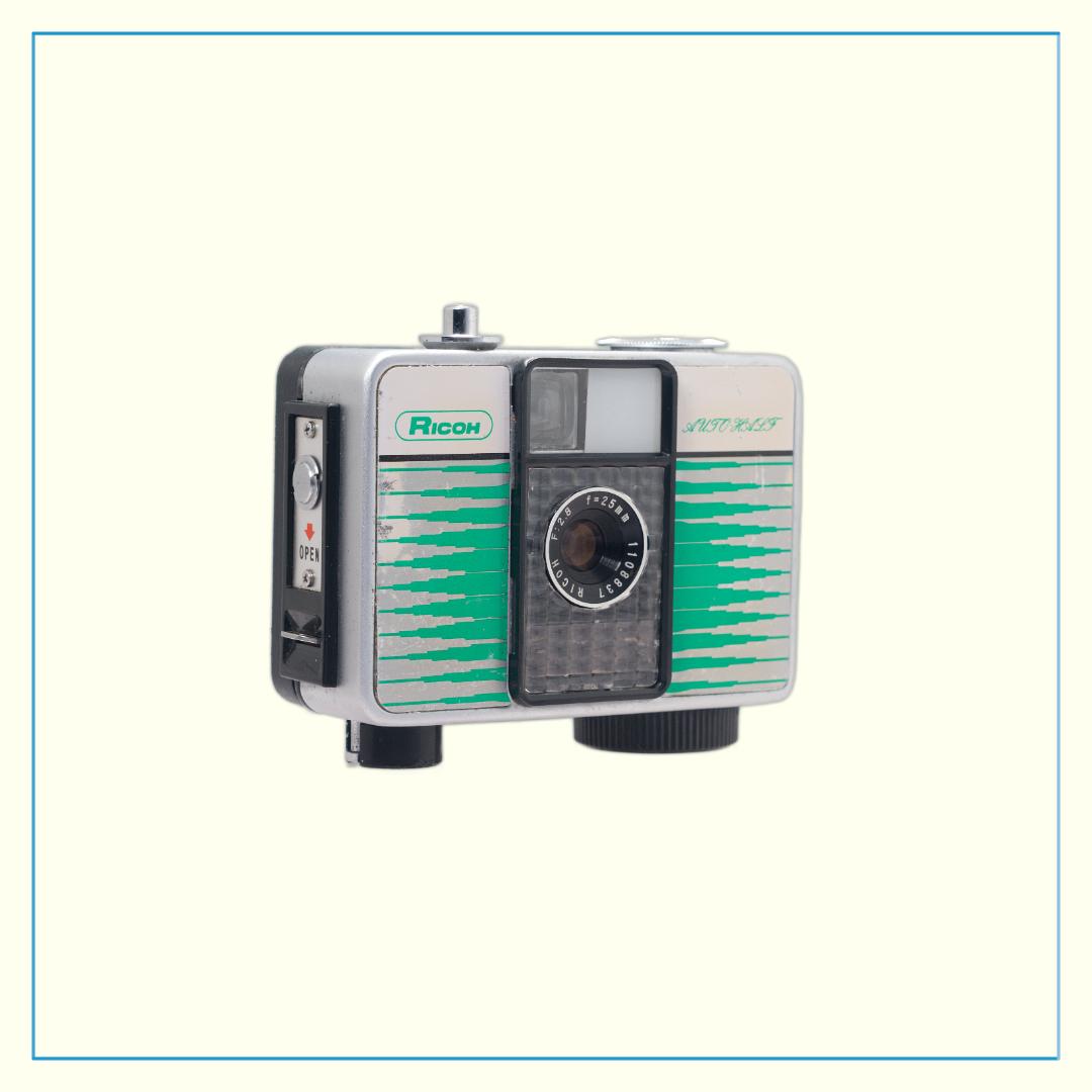 ✽AUTO　HALF　Ｅ✽ オートハーフ✽ハーフカメラ✽