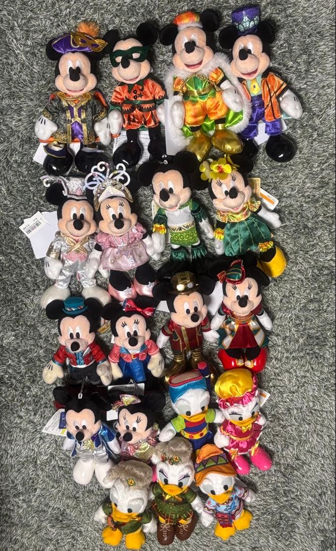 ミッキーミニー ドナルド デイジー ぬいぐるみバッジ