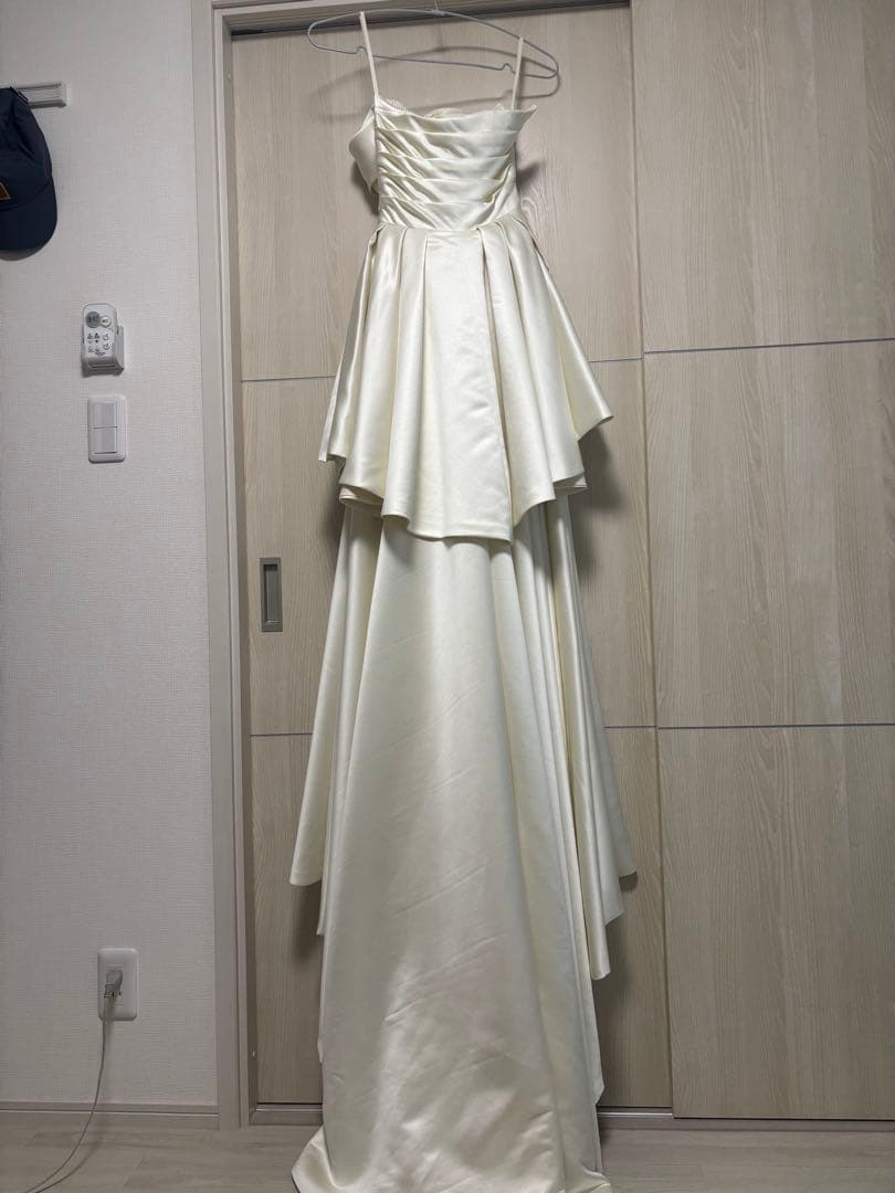 サテン調Aラインウェディングドレス