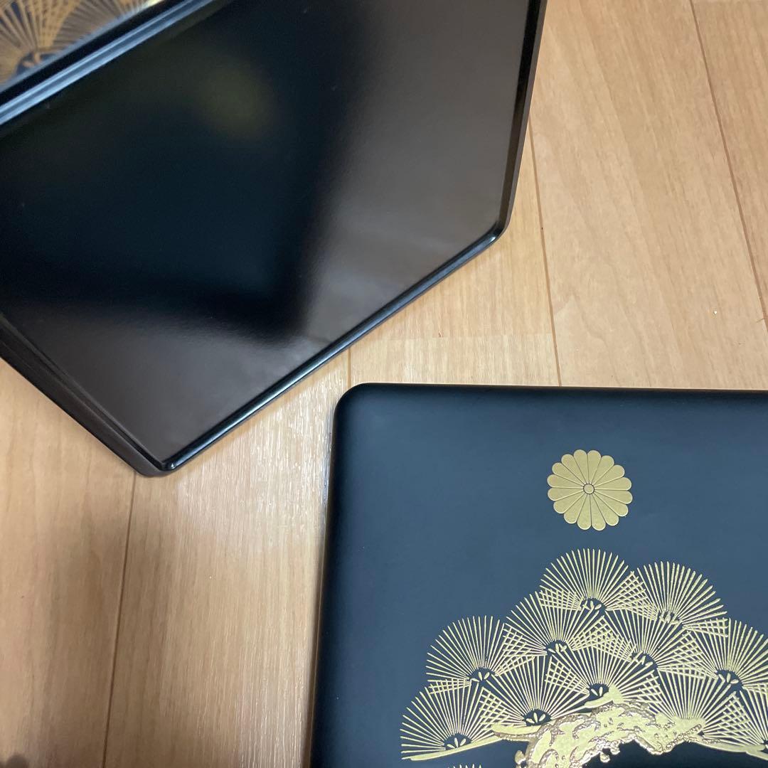 マット加工　漆器重箱 二段 黒金 松の木模様　梅