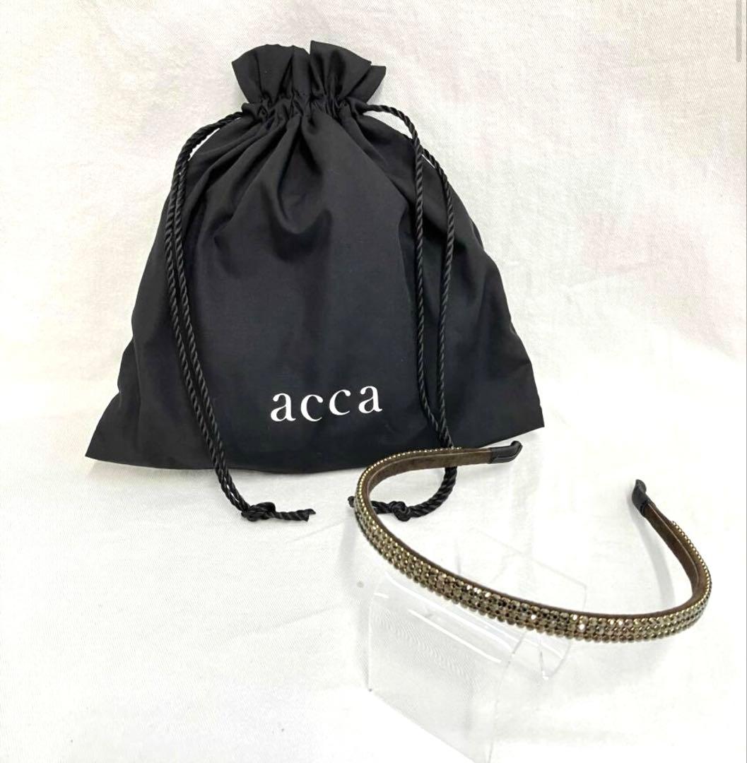 アッカ スワロフスキー カチューシャ ブロンズ ヘアアクセサリー 巾着付