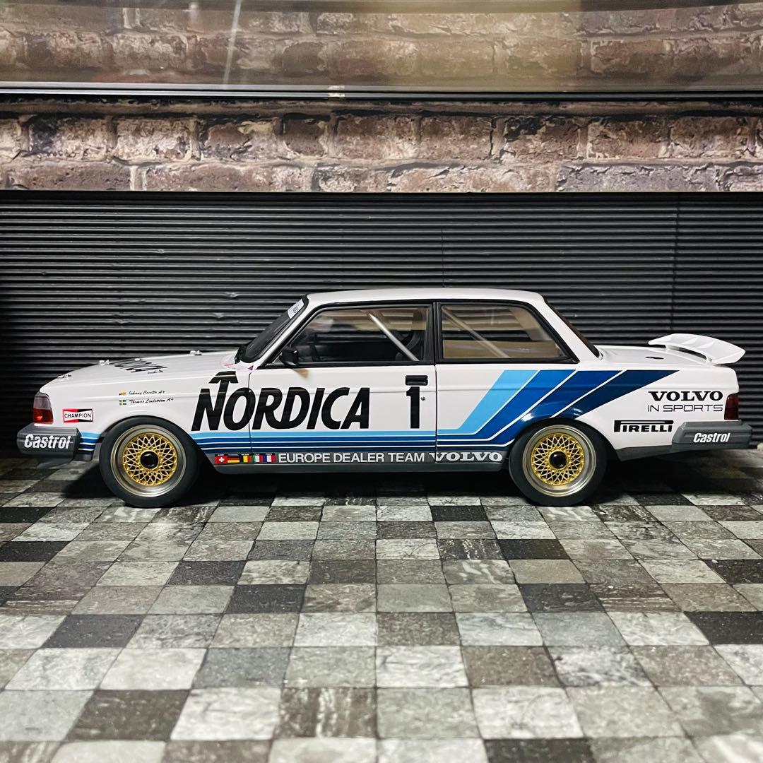 1/18 AUTOart ボルボ 240 ターボ グループA 1986