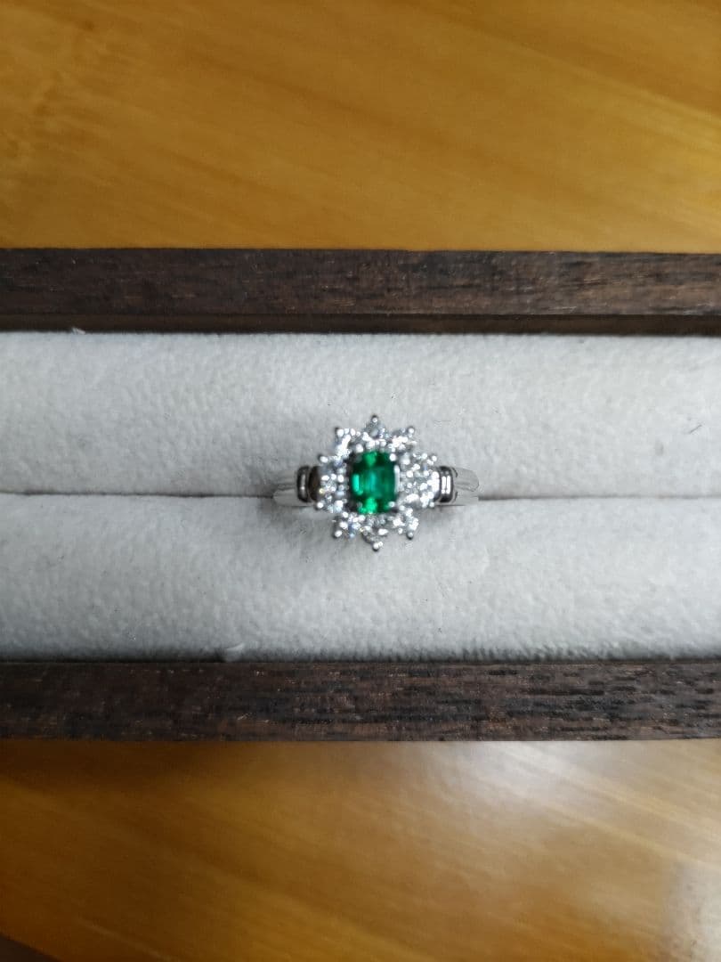 まちゅなりんさま。売約済み。他の方は受付ません。メラルド ダイヤモンド リング