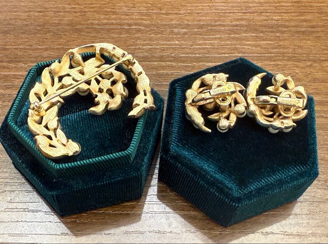 trifari イヤリング・ブローチセット パール　ゴールド