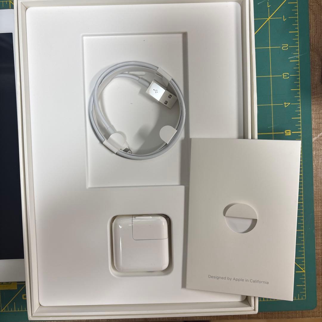 【値下げしました】Apple iPad 第5世代 128GB（シルバー）