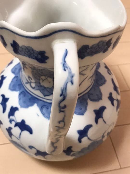 中国明時代　永楽年製　青花(染付)の花柄モンク壺