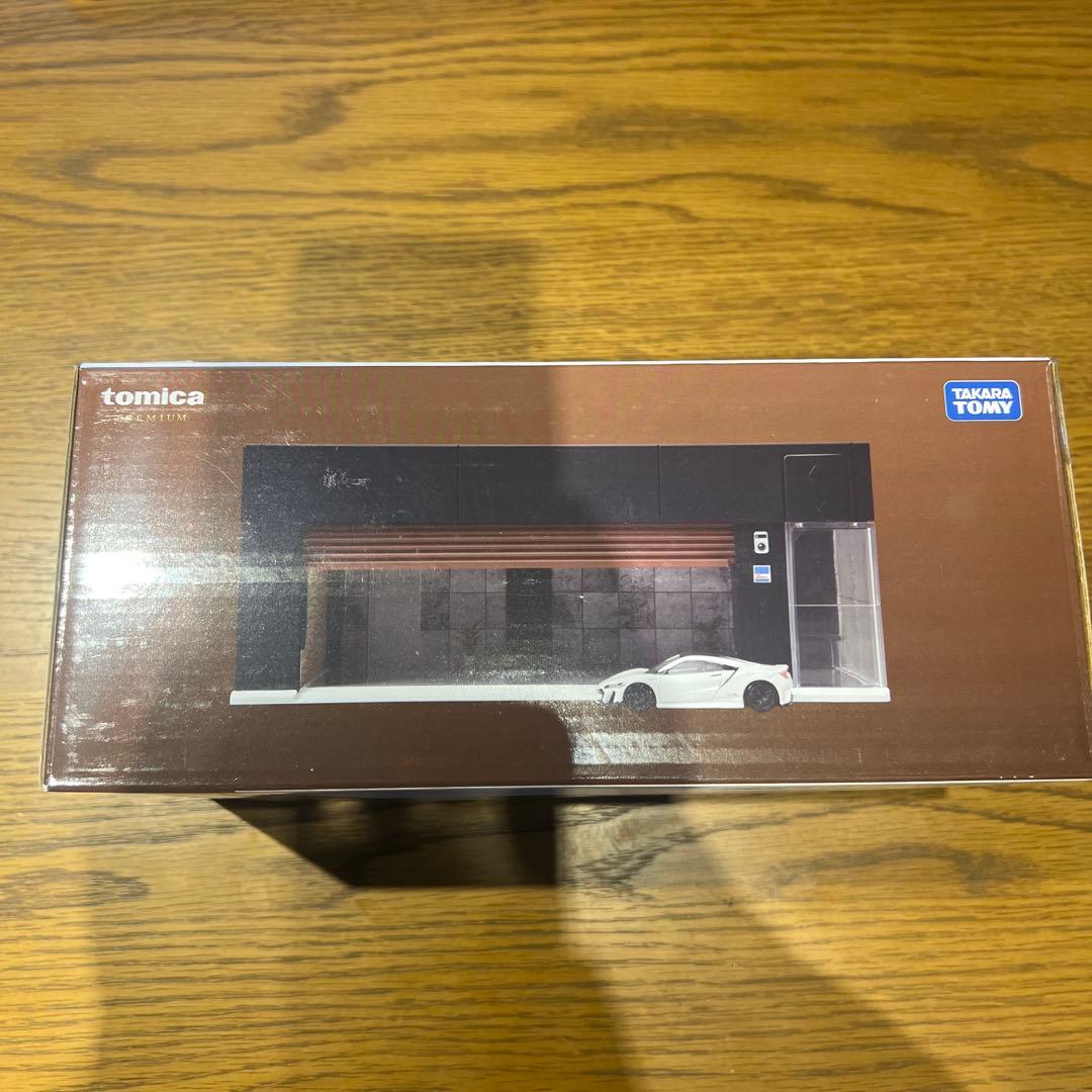 【新品未開封】トミカプレミアム ガレージ ブラック エディション NSX付き
