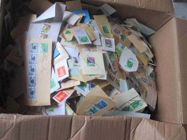 使用済み 紙付き 日本普通切手 風帯込み キロボックス 12.3kg 内容未確認