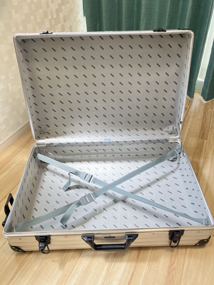 M*8様 RIMOWA アルミニウム製キャリーケース 2輪 約50リッター ビン
