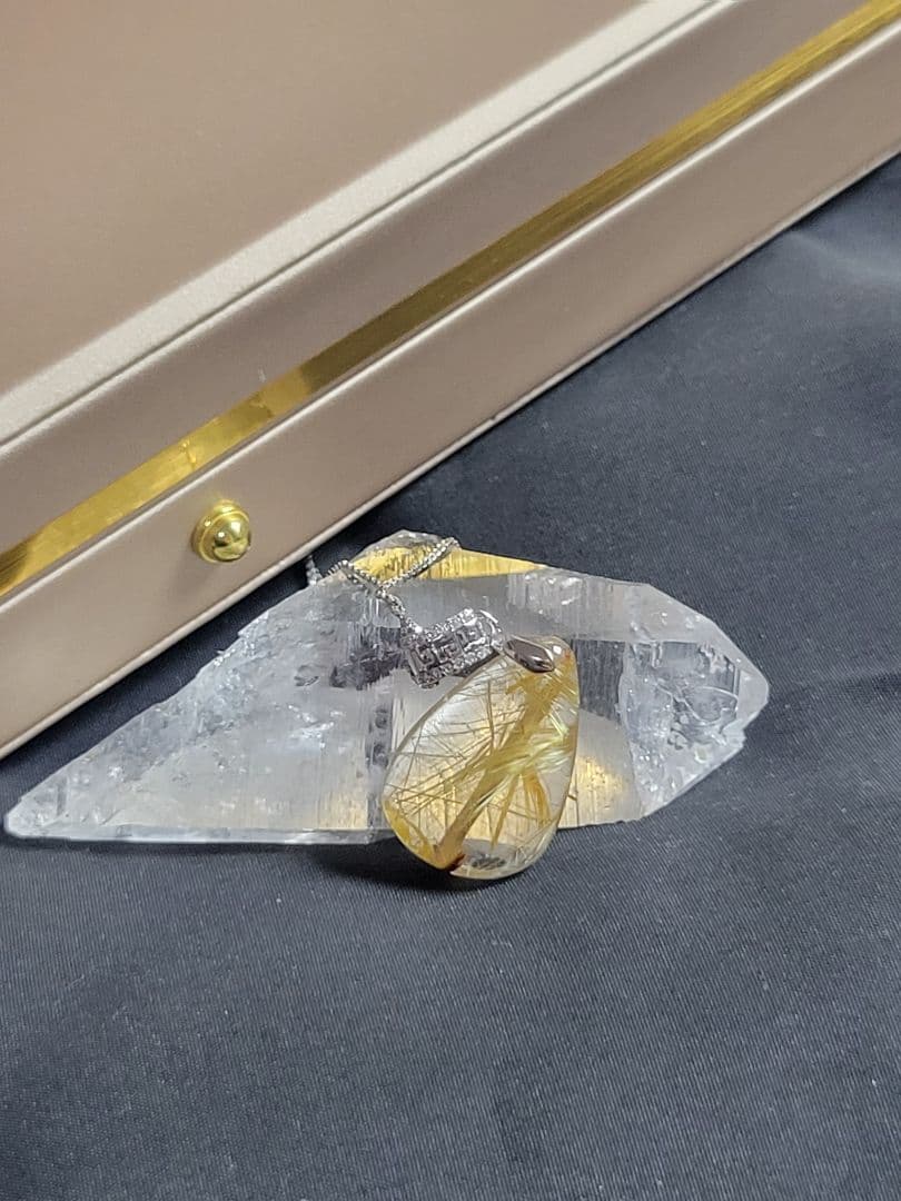 天と地を結ぶ、黄金の光 ルチルクォーツ ペンダント ネックレス ケース付き