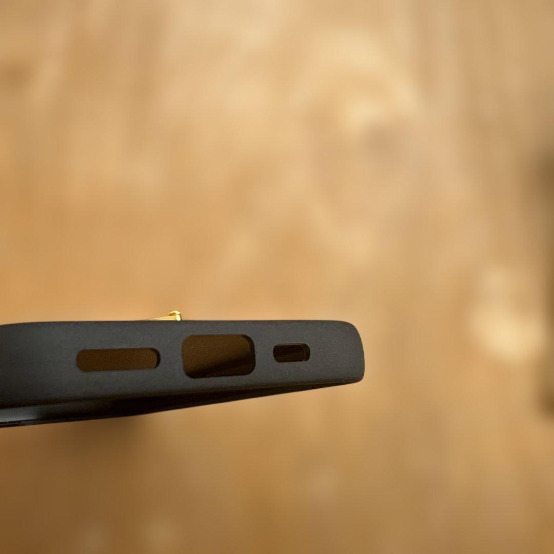 PRADA iPhone16ケース　グリーン　iPhone16