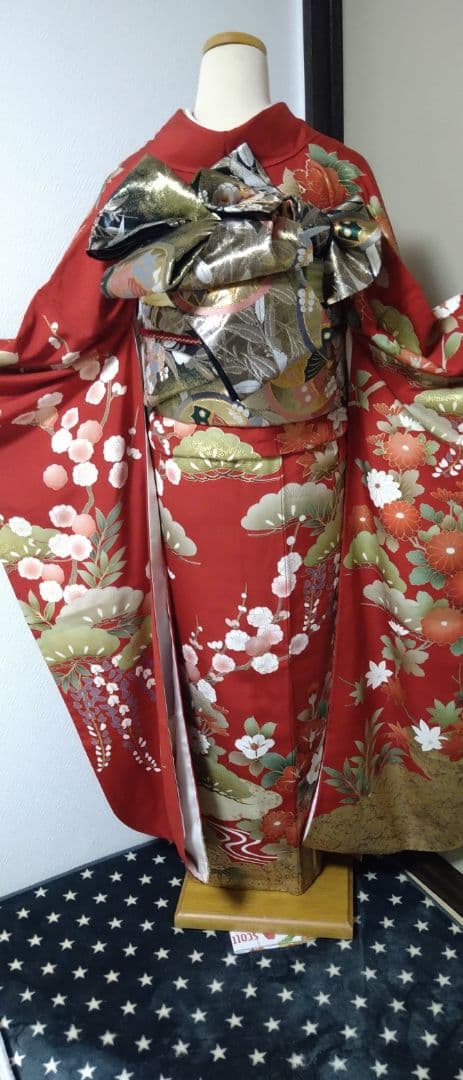 華やかな赤い振袖今だけ9000円！