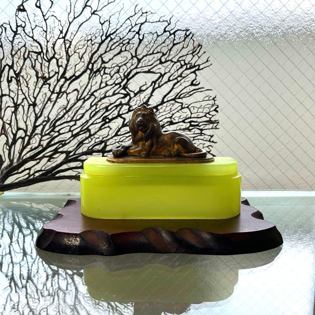 骨董　時代ガラス　希少　練りガラス　モニュメント　ライオン　置き物　ウランガラス