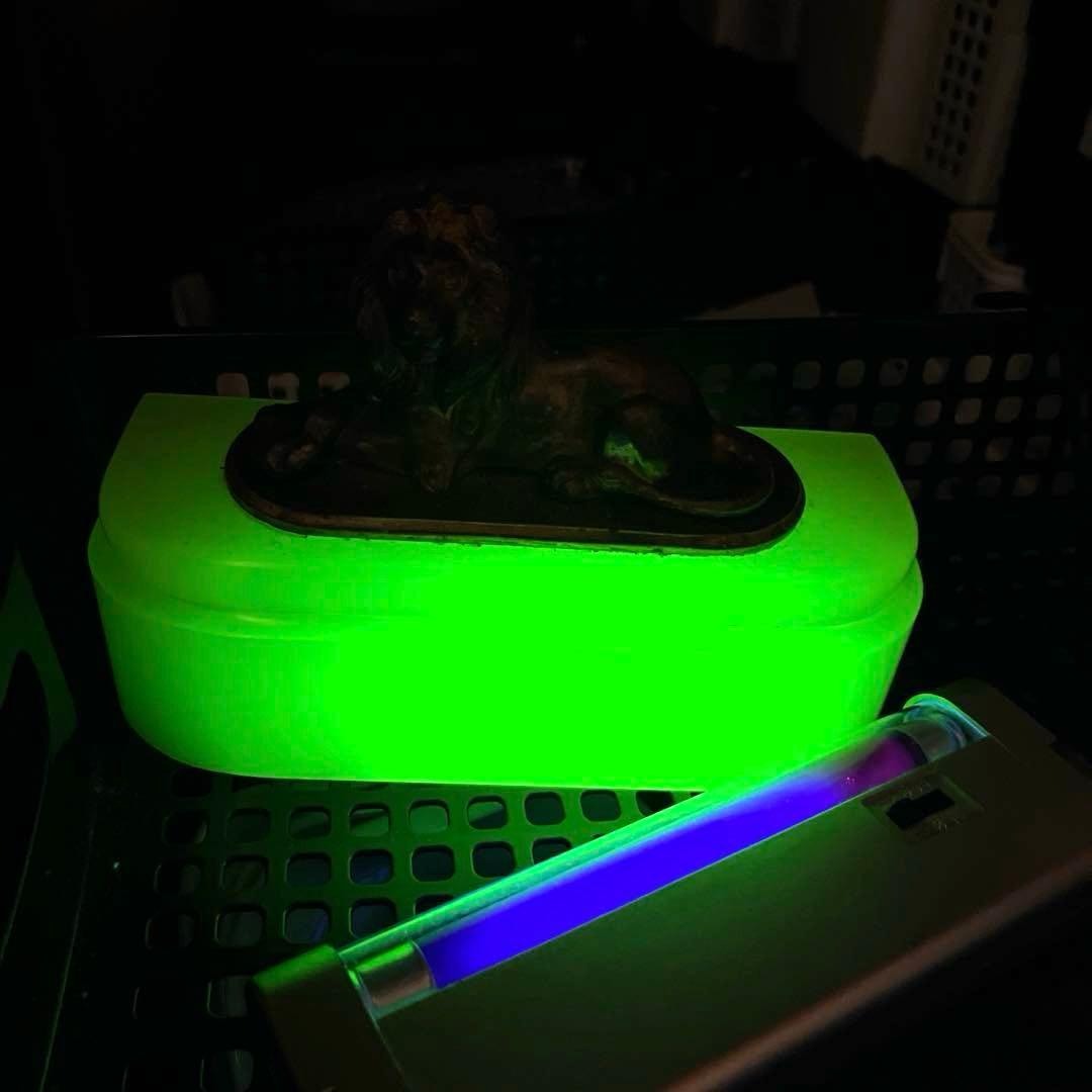 骨董　時代ガラス　希少　練りガラス　モニュメント　ライオン　置き物　ウランガラス