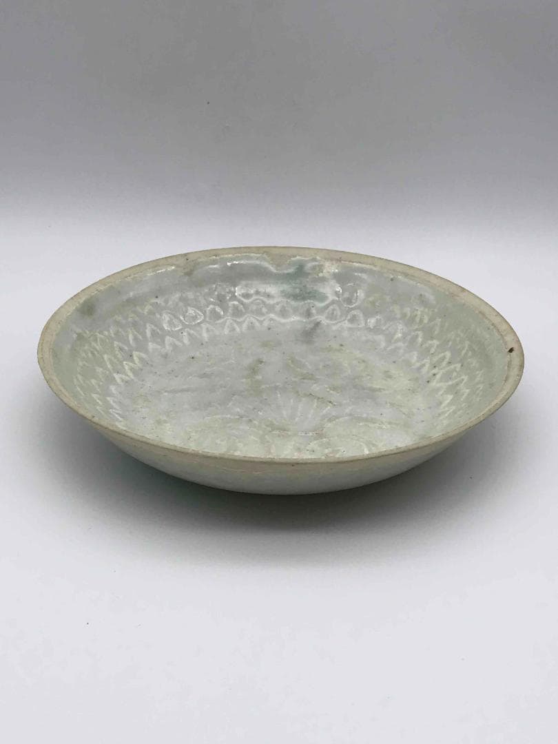 北宋時代　青白磁刻蓮花魚文盤　青磁皿　茶鉢　景徳鎮時代物　旧家蔵出し(D-59)