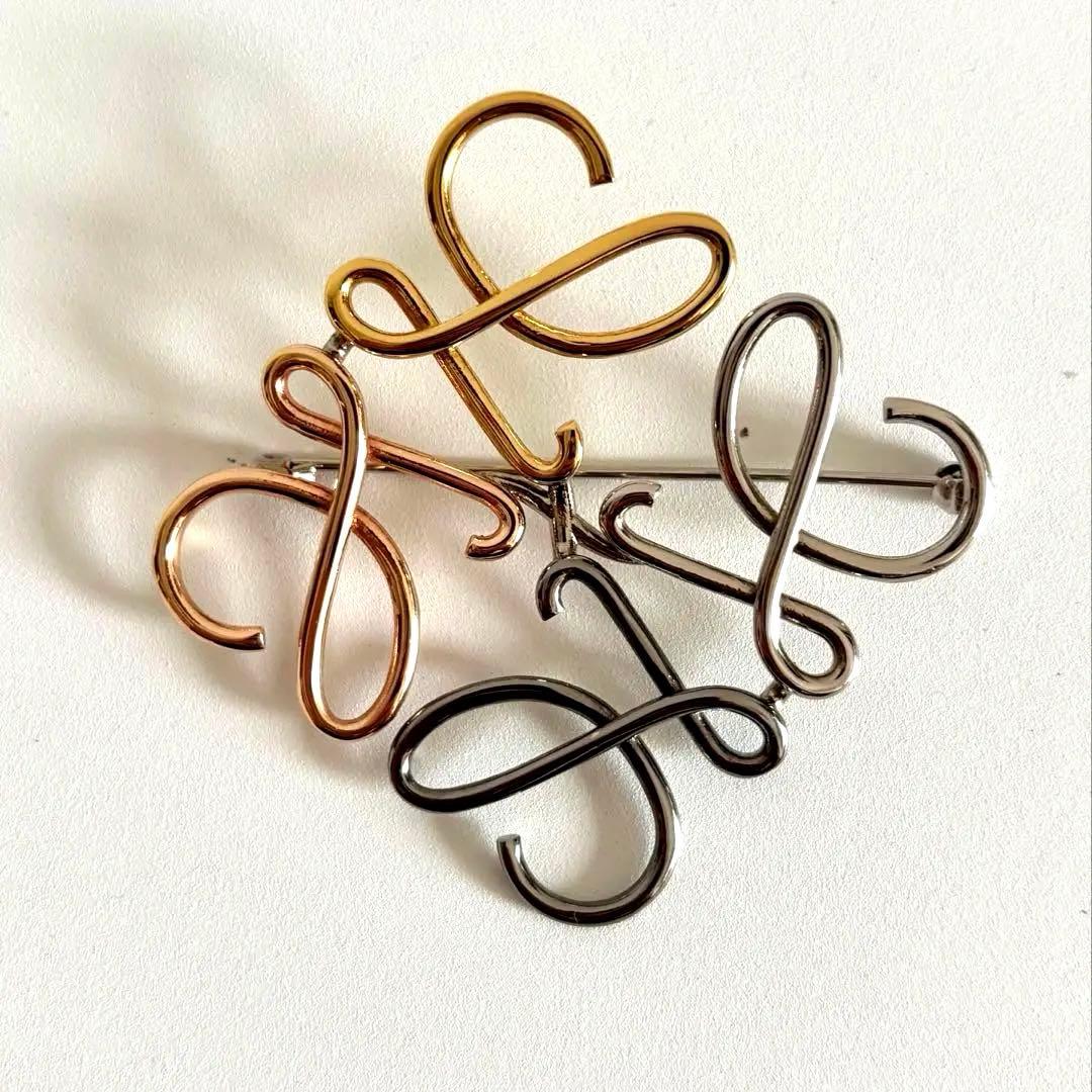 LOEWE アナグラムブローチ マルチカラー