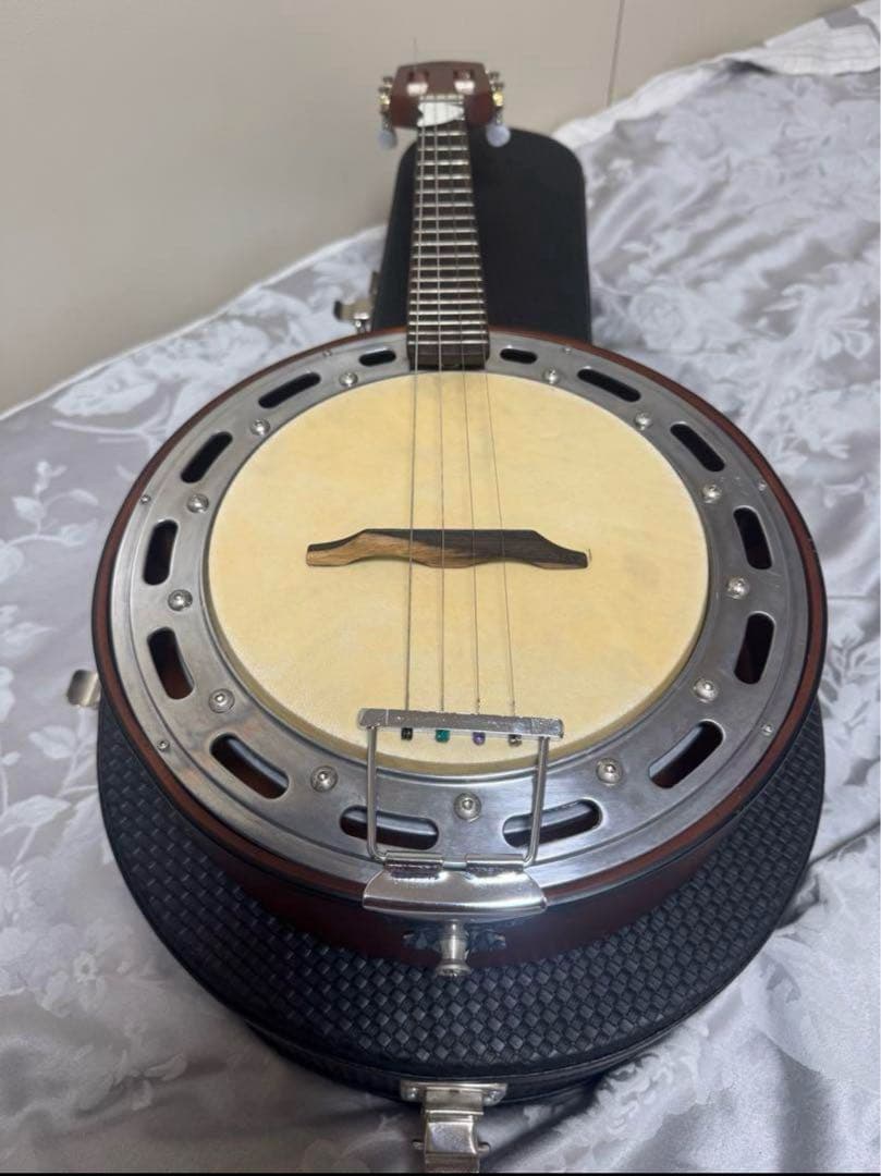 バンジョー 4弦 ケース付きマルケス製のバンジョー、完璧な状態です