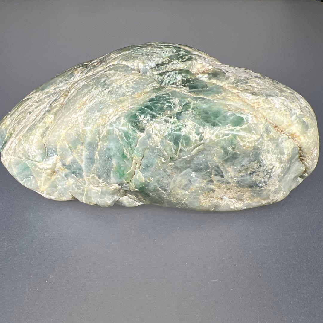 【最終値下】翡翠原石　糸魚川産643g 鉱物標本