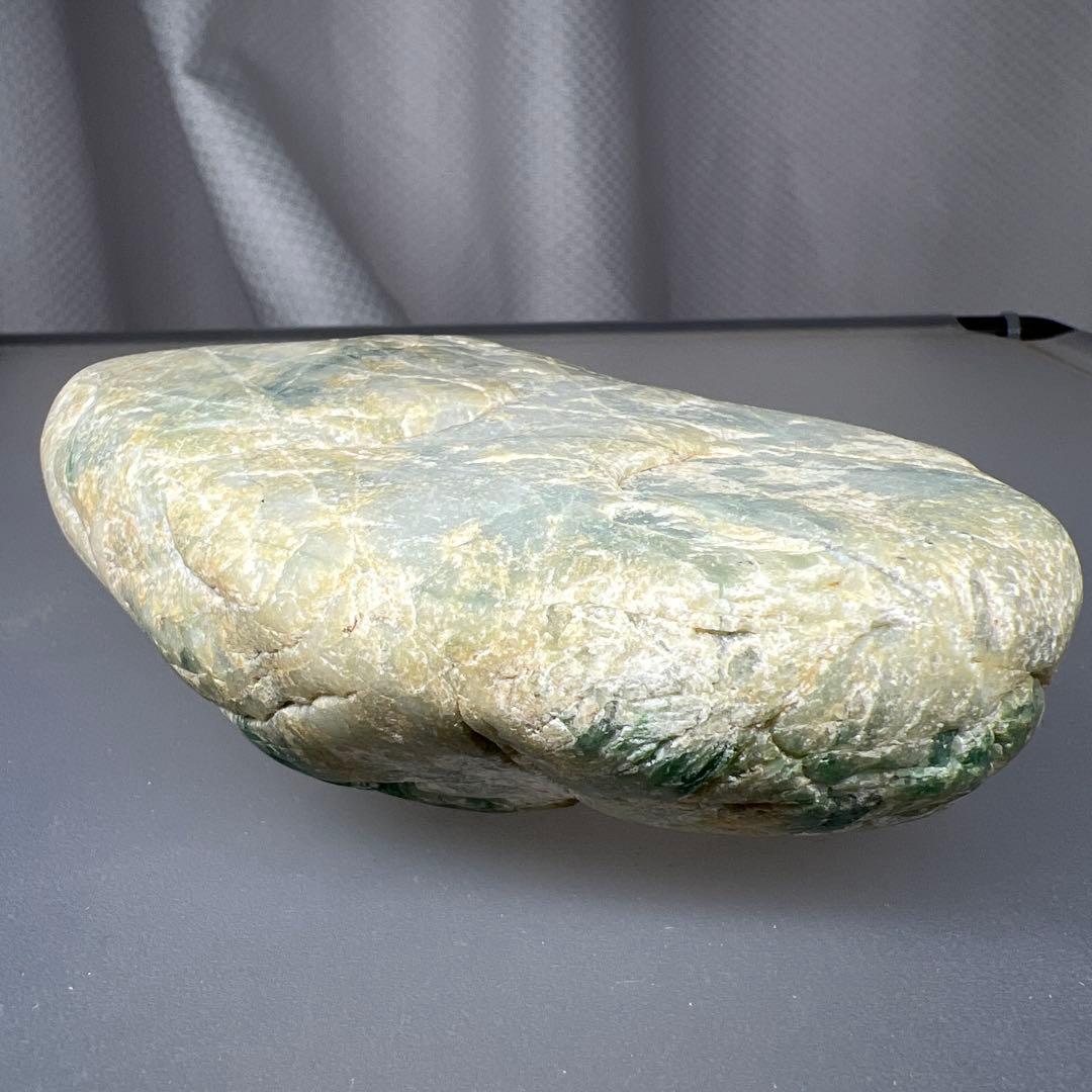 【最終値下】翡翠原石　糸魚川産643g 鉱物標本