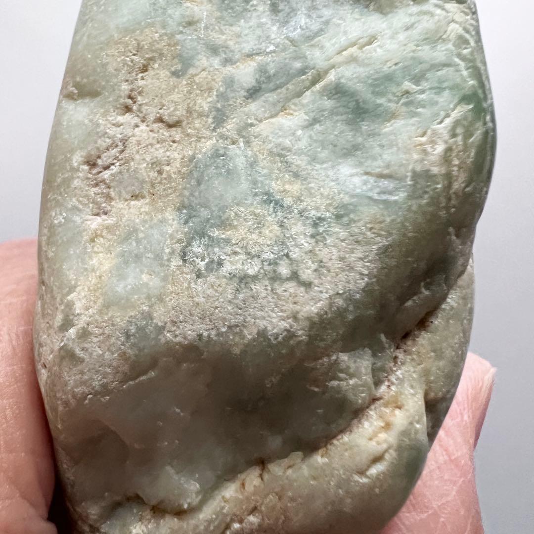 【最終値下】翡翠原石　糸魚川産643g 鉱物標本