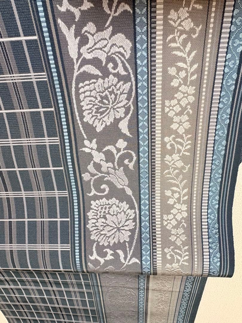 八寸名古屋帯 グレー系 花柄 チェック柄絹100パーセント博多織
