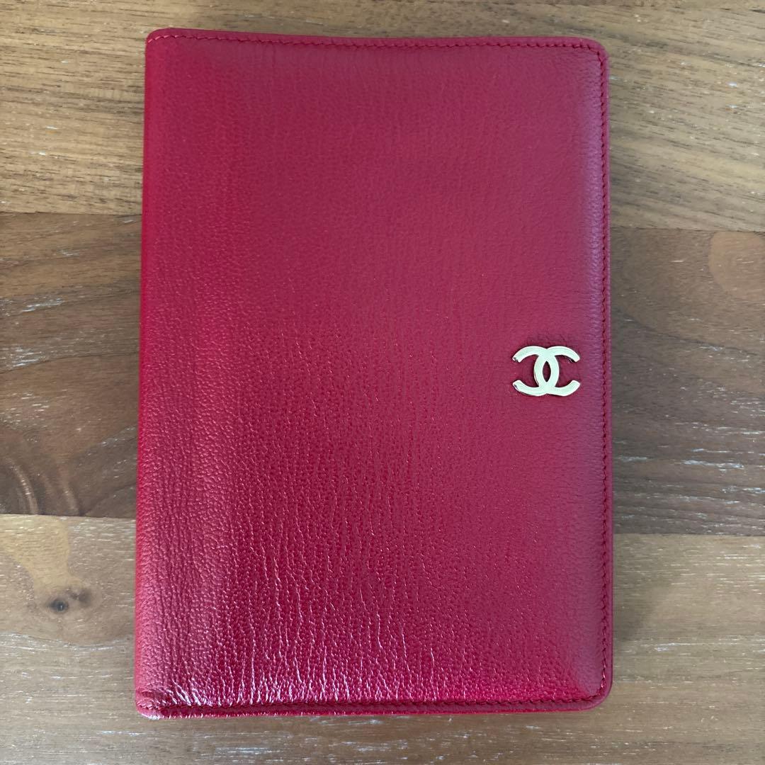 CHANEL レッド 二つ折り財布