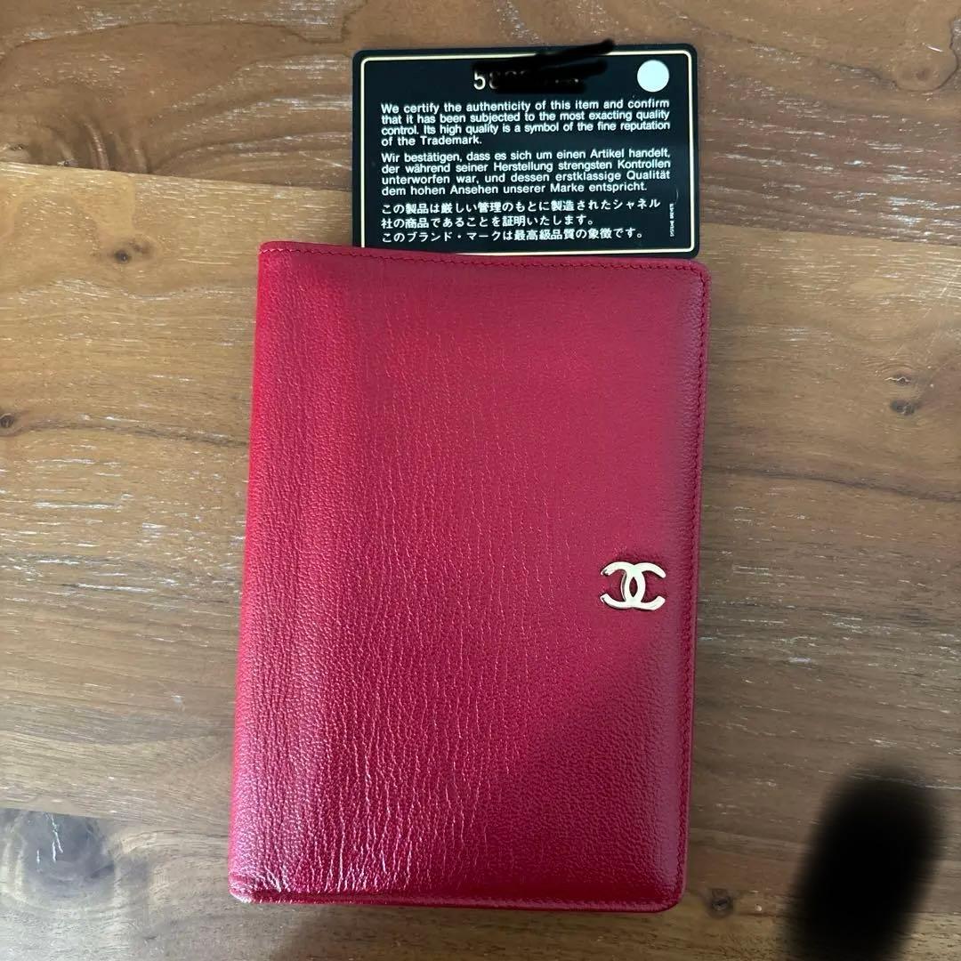 CHANEL レッド 二つ折り財布