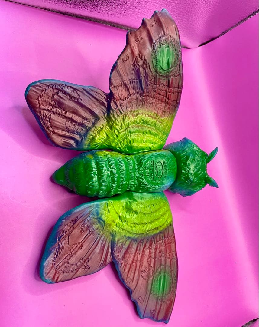 ブルマァク モスラ ソフビ人形 美品ですがディスプレイ用に穴が開けられています。