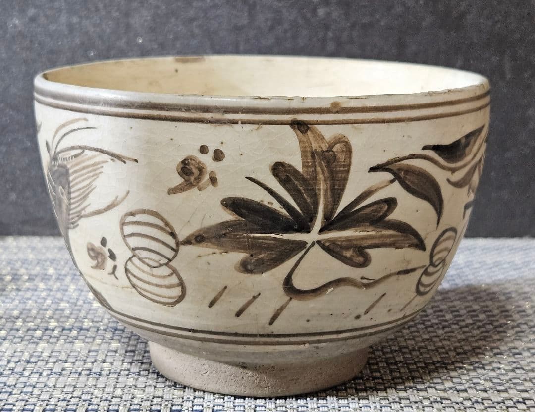 中国古陶磁　南方系　東南アジア古陶磁　磁州窯系　宋胡録　安南　蟹と海老の図　茶碗