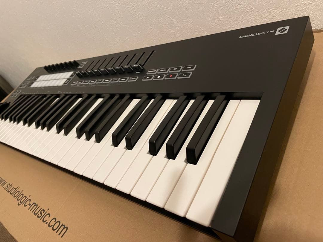 Novation Launchkey49 mk3 MIDIキーボード