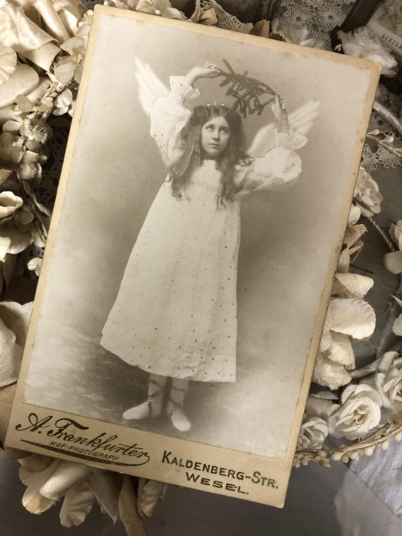 フランスアンティーク カルト・ド・ヴィジット 天使に扮した美しい少女　サイズ大