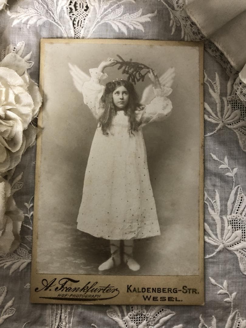 フランスアンティーク カルト・ド・ヴィジット 天使に扮した美しい少女　サイズ大