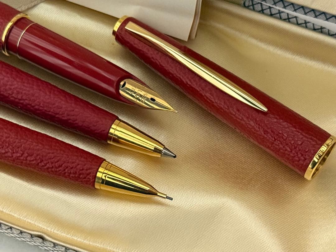 パイロット 18K 18金 万年筆 革巻き 皮巻き 細字 F 赤 袋入り 廃盤