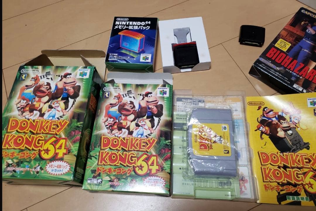 ニンテンドー64 クリアレッド（バイオハザード2、拡張パック、その他のゲーム付き