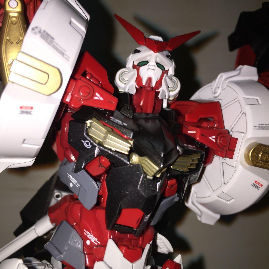 ガンプラ完成品　ガンダムアストレイレッドフレームパワードレッド　プラモデル完成品