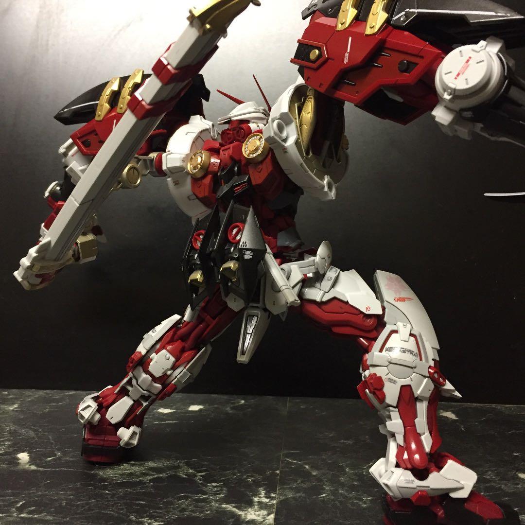 ガンプラ完成品　ガンダムアストレイレッドフレームパワードレッド　プラモデル完成品