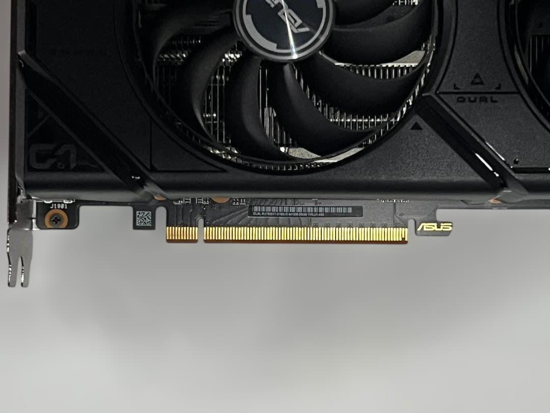 グラフィックボード・グラボ・ビデオカード ASUS Radeon RX 7800 XT 16GB OC