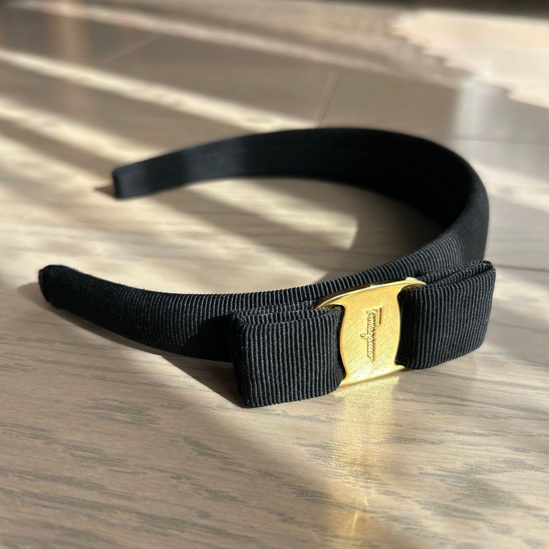 【未使用】フェラガモ　カチューシャ　黒