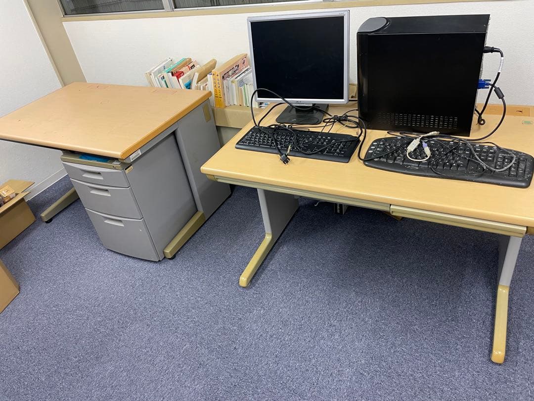 オフィスデスク、引き出し付き