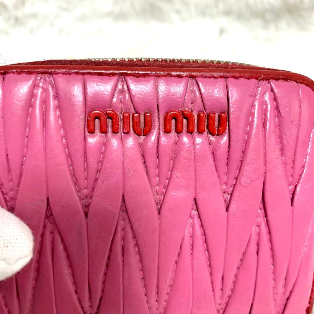 可愛い赤ロゴ　MIUMIU　ミュウミュウ　ケース　バイカラー