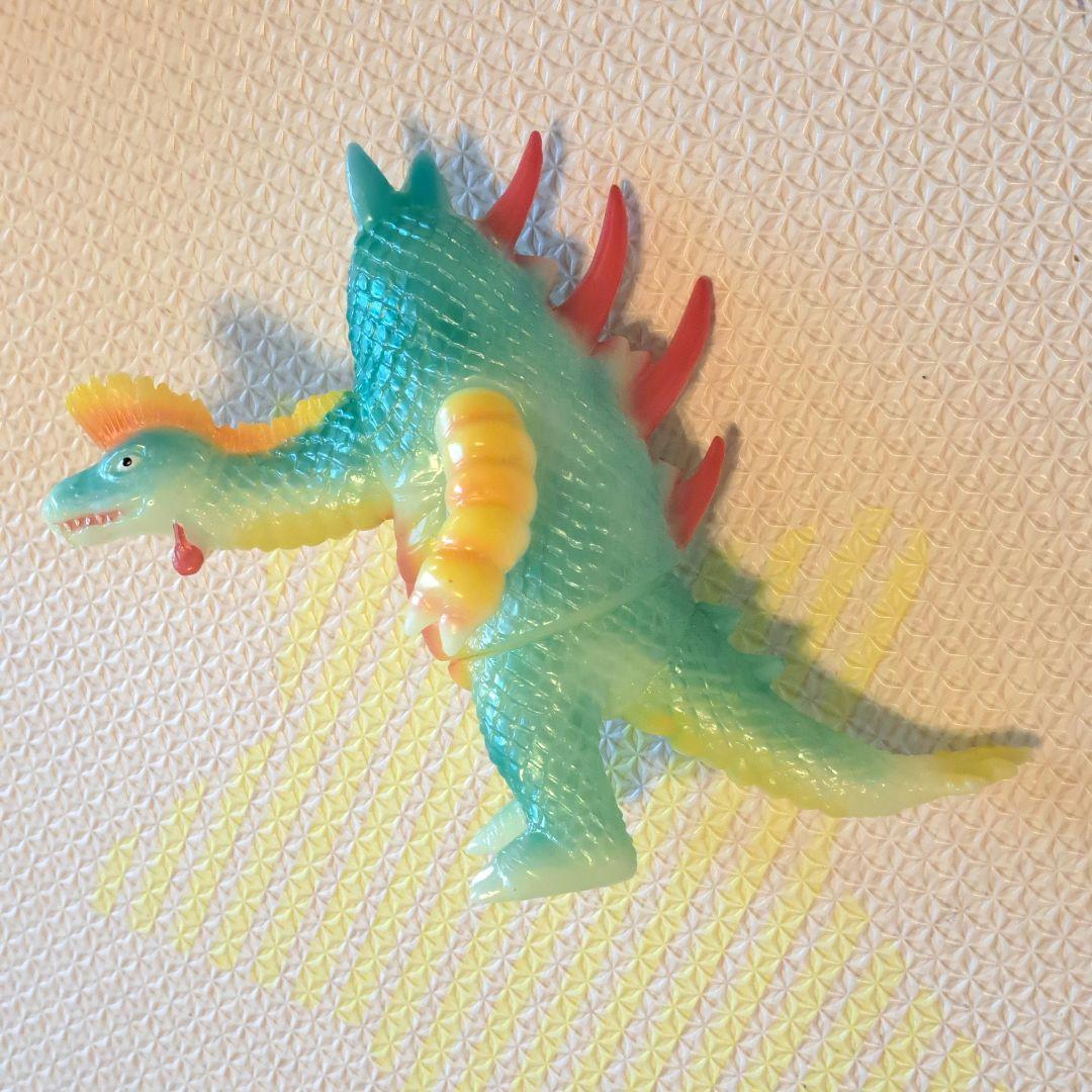 ウルトラマンシリーズ 怪獣　フェミゴン　ソフビフィギュア　ビンテージ　蓄光成型