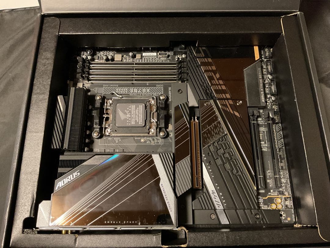 GIGABYTE X670E AORUS XTREME 完動品