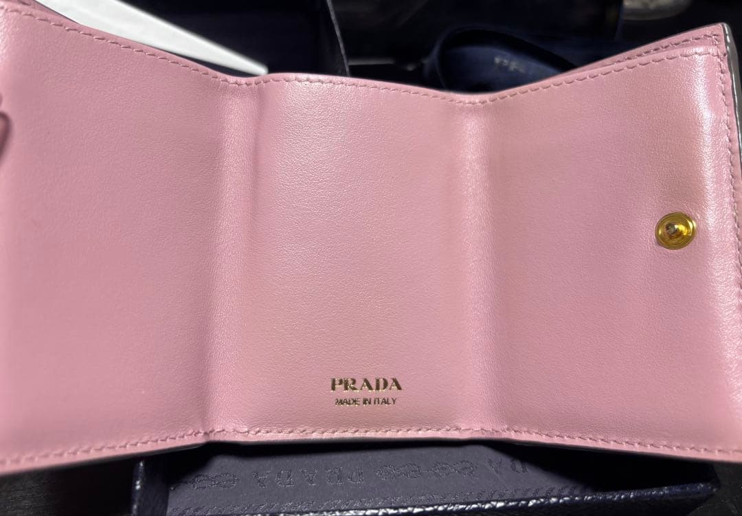込み込み価格❣️PRADA プラダ 三つ折り財布グレー＆ピンク バイカラー