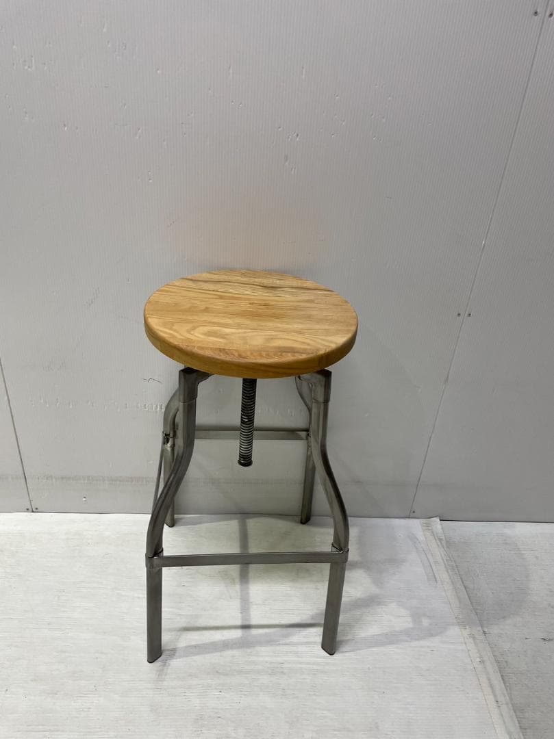 1.【高さ調節可能】カウンタースツール