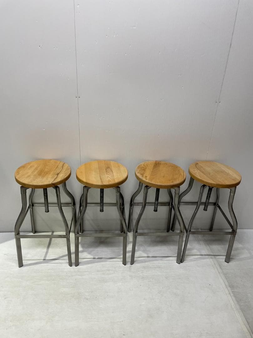 1.【高さ調節可能】カウンタースツール