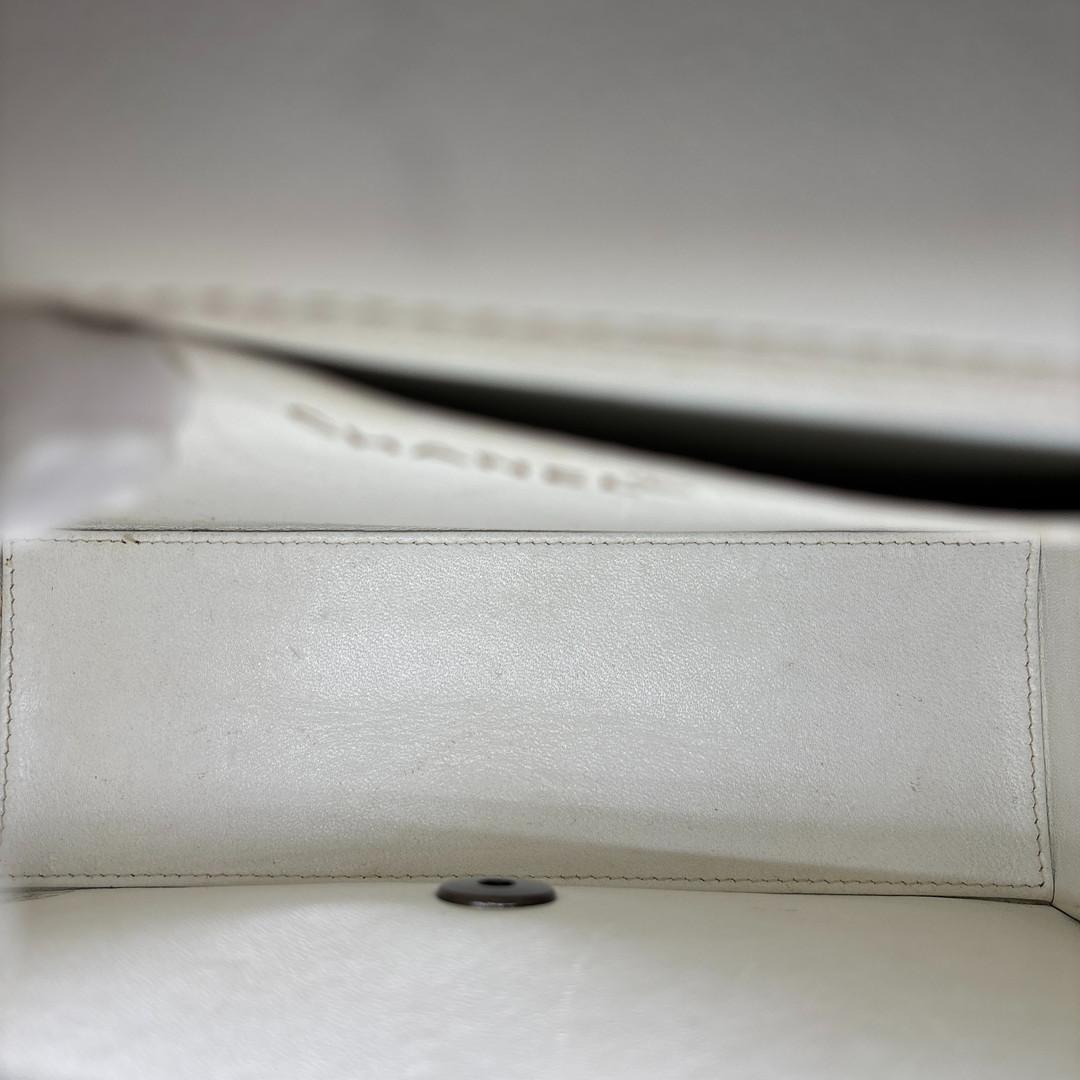 超極美品 シャネル キャビアスキン ショルダーバッグ ターンロック ホワイト