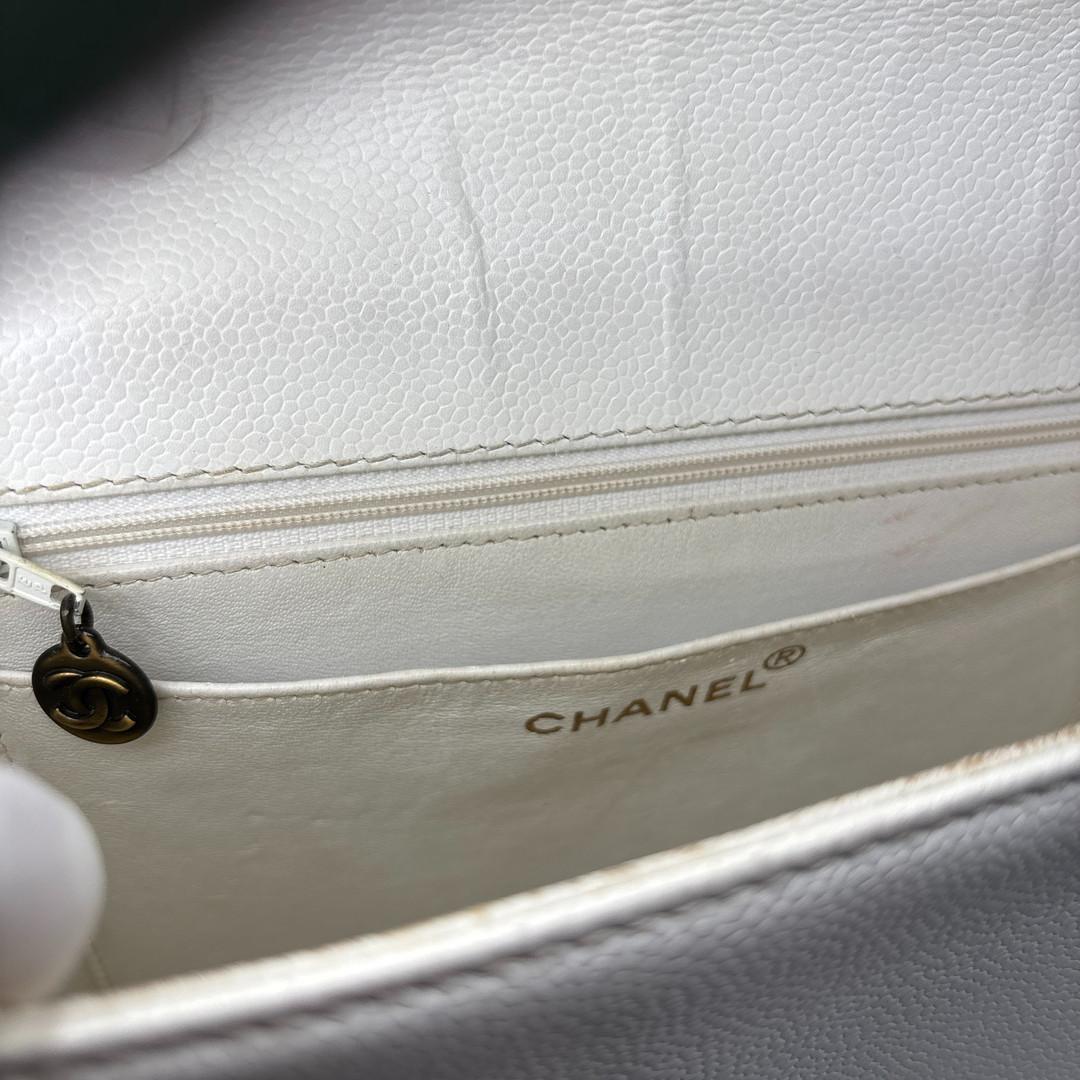 超極美品 シャネル キャビアスキン ショルダーバッグ ターンロック ホワイト