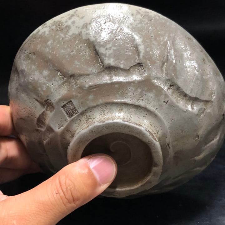 究極の美◼️蔵から迫力のある自然釉薬の美しいかなり凄そうな抹茶茶碗が出てきました。